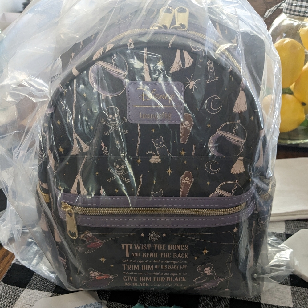 Loungefly HOCUS POCUS spell backpack